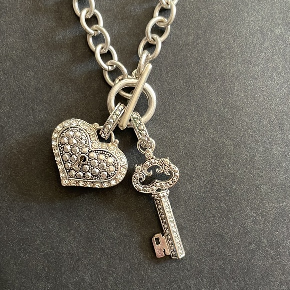 Heart Key Charm Choker with Link Chain - Picture 2 of 2